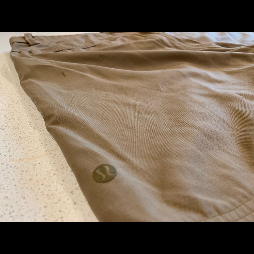 Men’s Lululemon Commission Short Warpstream 8 in Inseam in Khaki (Size 31) - Picture 3 of 6